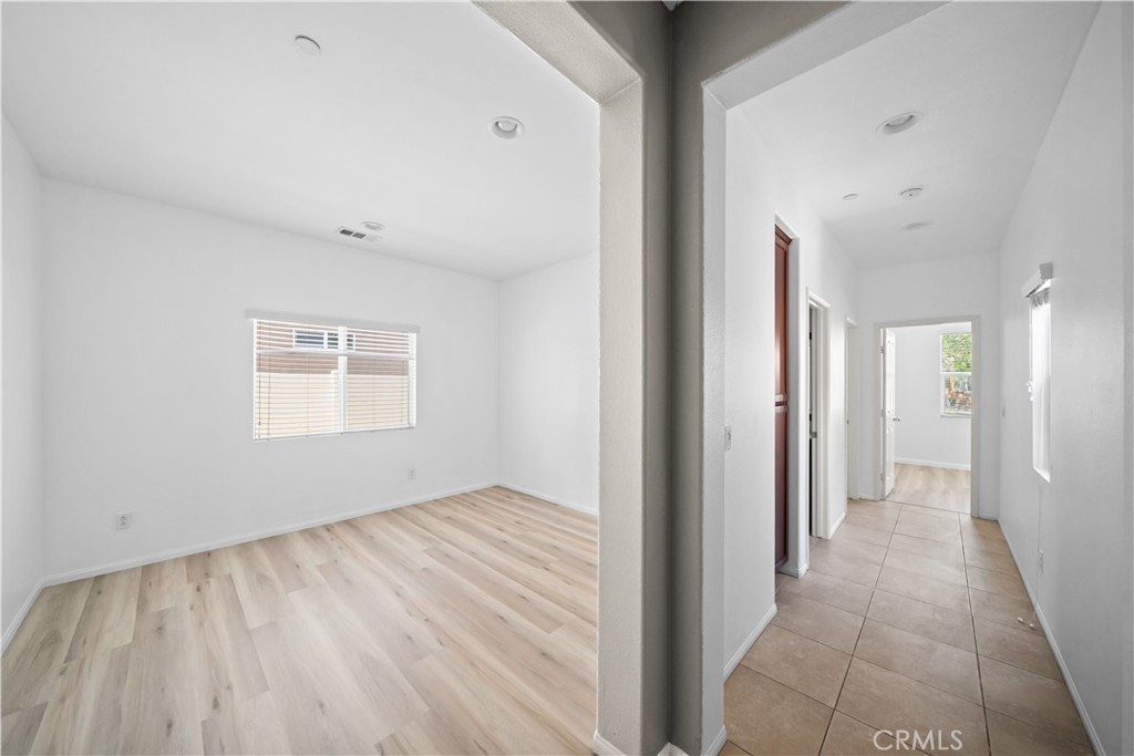 https://media.crmls.org/medias/af6397fa-d7c1-4199-8f95-76a7bfe36e4b.jpg?preset=X-Large