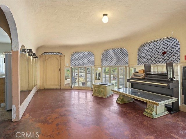 8618 La Tuna Canyon Road, Sun Valley CA: https://media.crmls.org/medias/af6480c6-835d-45c3-b3c3-75929cfd9465.jpg