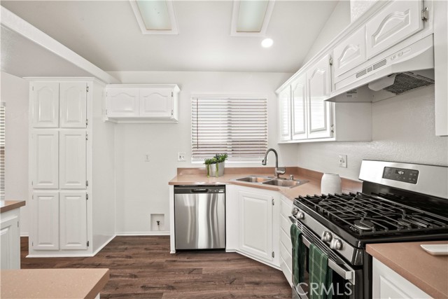 Detail Gallery Image 10 of 28 For 20208 Northcliff Dr, Canyon Country,  CA 91351 - 2 Beds | 2 Baths