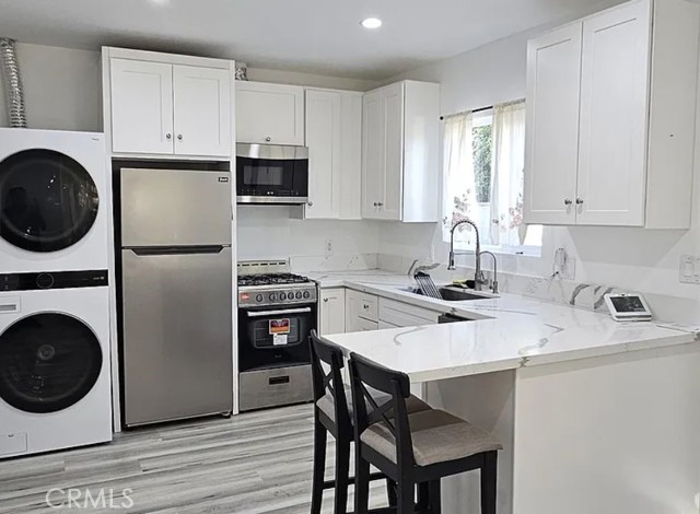 6705 De Celis Place, Lake Balboa CA: https://media.crmls.org/medias/af65a3bc-ea04-4c43-985e-47aeb961c59e.jpg