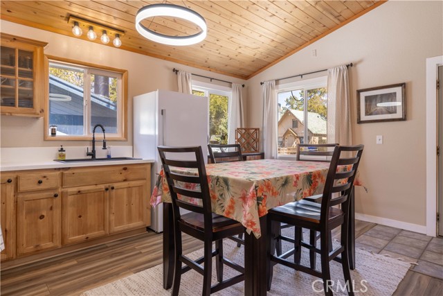 Detail Gallery Image 4 of 20 For 196 Sunset Ln, Sugarloaf,  CA 92386 - 2 Beds | 1 Baths