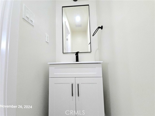 Detail Gallery Image 17 of 20 For 10916 S Inglewood Ave #10916 1/2,  Inglewood,  CA 90304 - 2 Beds | 2 Baths