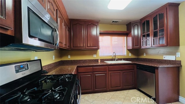 4847 W 115th Street, Hawthorne, California 90250, 3 Bedrooms Bedrooms, ,3 BathroomsBathrooms,Residential Lease,For Rent,4847 W 115th Street,CRSB24165745