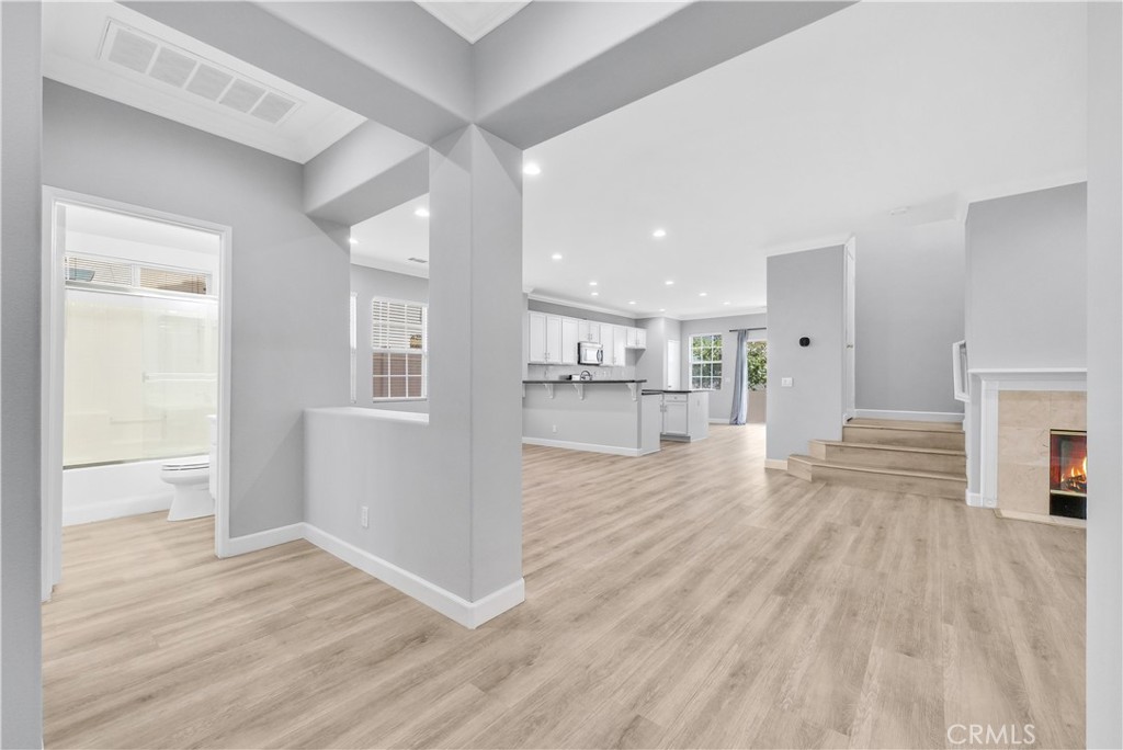 https://media.crmls.org/medias/af675f75-6712-43e0-932f-e9fe2ffec934.jpg?preset=X-Large