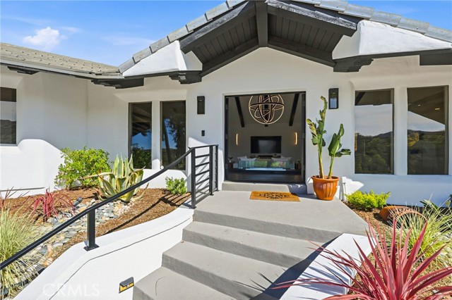 Detail Gallery Image 4 of 38 For 31673 Foxfield, Westlake Village,  CA 91361 - 4 Beds | 4 Baths