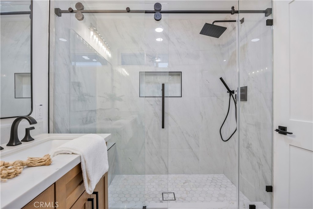 MLS #OC25260126 image #16