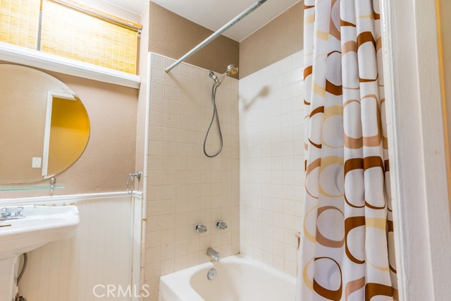 Detail Gallery Image 29 of 66 For 23132 Posada, Valencia,  CA 91354 - 5 Beds | 3 Baths