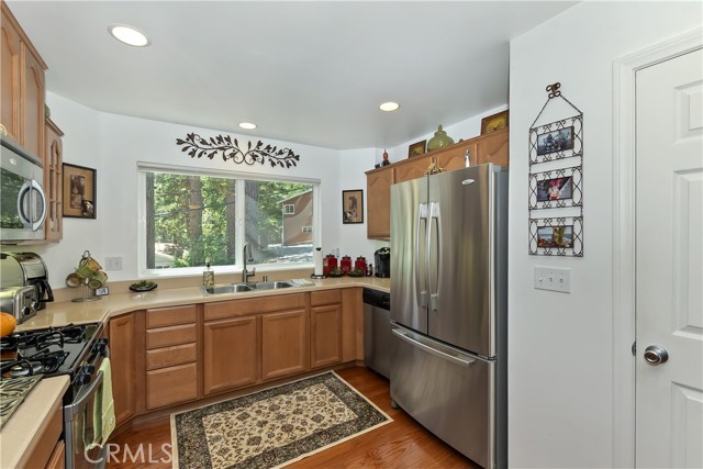 31816 Silver Spruce Drive, Running Springs CA: https://media.crmls.org/medias/af69a92f-e4da-4d68-b53a-d5629cb5d4a8.jpg