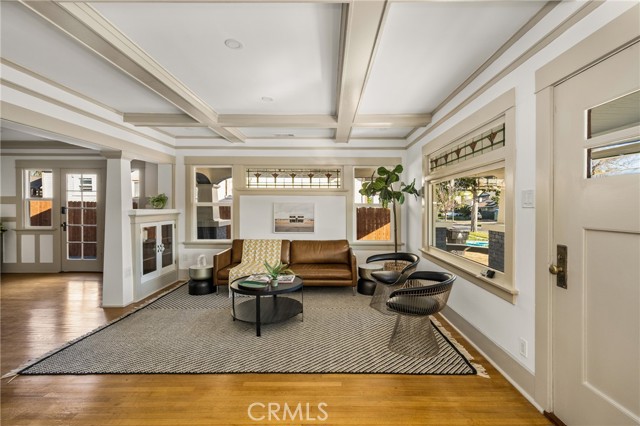 Detail Gallery Image 3 of 20 For 5445 S Victoria, Los Angeles,  CA 90043 - 3 Beds | 2 Baths