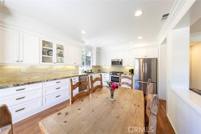 Detail Gallery Image 12 of 41 For 6121 Camino Forestal, San Clemente,  CA 92673 - 4 Beds | 2/1 Baths