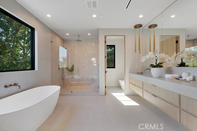 Detail Gallery Image 43 of 62 For 13024 Bloomfield St, Studio City,  CA 91604 - 6 Beds | 6/1 Baths