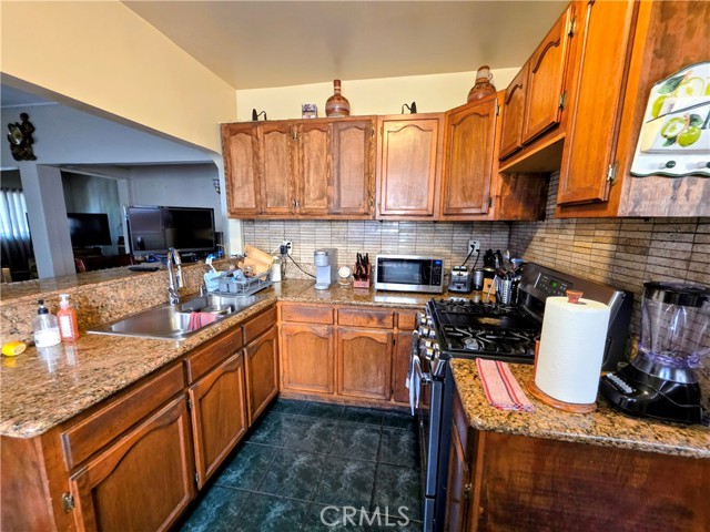 5323 Latham, Los Angeles CA: https://media.crmls.org/medias/af6c4ce4-f3d3-4048-b24d-94476b4f4a6a.jpg