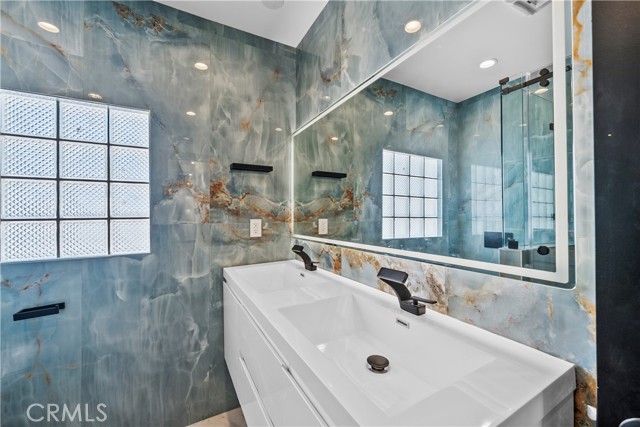 4825 San Feliciano Drive, Woodland Hills CA: https://media.crmls.org/medias/af6cf700-91b3-4da9-b62d-c9864f9f1a1d.jpg