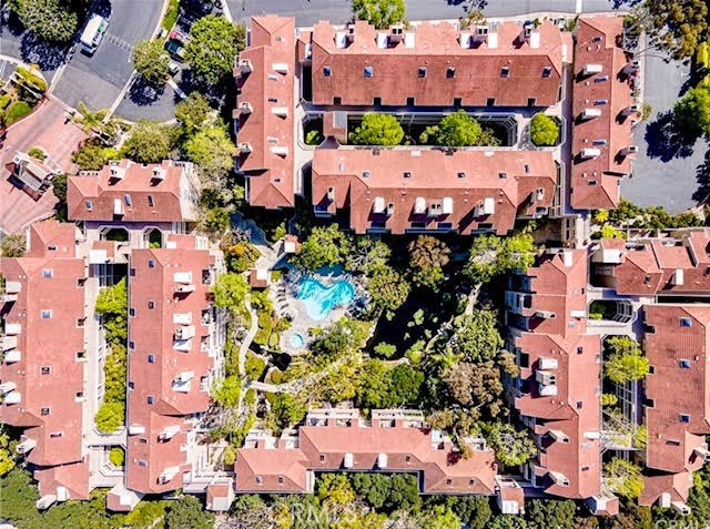 20310 Bluffside Circle, Huntington Beach CA: https://media.crmls.org/medias/af6d2696-3a71-43a3-8eed-25c4f6155fbc.jpg