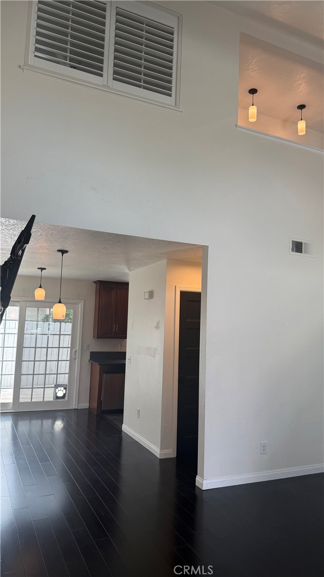 https://media.crmls.org/medias/af6f88fe-5dfd-47d5-8939-8e3a974c7adb.jpg?preset=X-Large