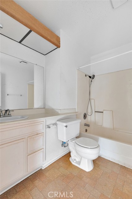 13106 Hollyberry, Victorville CA: https://media.crmls.org/medias/af6f9c30-613e-4db9-855a-21af5c790d38.jpg