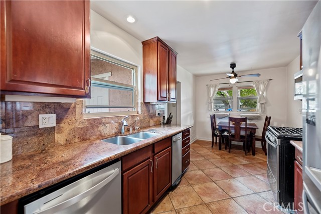 Detail Gallery Image 21 of 66 For 1327 Grove Ave, Upland,  CA 91786 - 3 Beds | 2 Baths