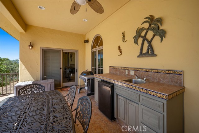 1150 Grassy Hollow Way, Paso Robles CA: https://media.crmls.org/medias/af70717f-aa62-439d-86a1-67b8a15e4f35.jpg