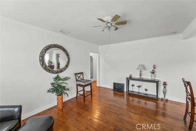 922 Glenoaks Boulevard photo 5