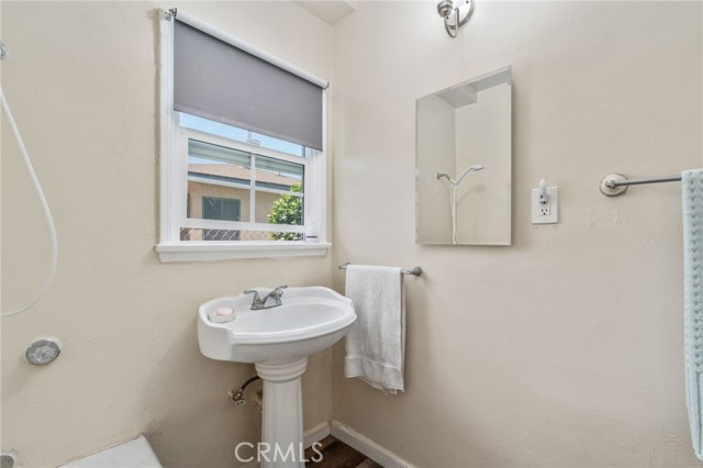 Detail Gallery Image 14 of 32 For 1415 W 104th St, Los Angeles,  CA 90047 - 2 Beds | 1 Baths
