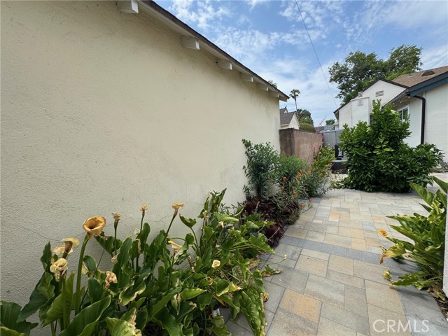 434 N Beachwood Drive, Burbank CA: https://media.crmls.org/medias/af71fde9-b3d9-45ef-adfa-bf7d60c947ab.jpg