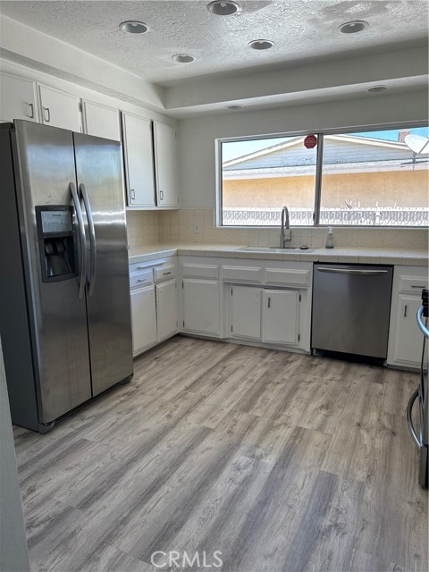 Detail Gallery Image 7 of 13 For 14268 Burning Tree, Victorville,  CA 92395 - 2 Beds | 2 Baths