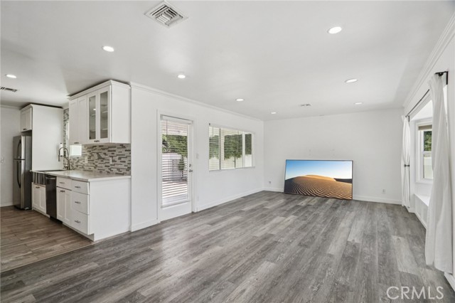 Detail Gallery Image 9 of 51 For 17043 Celtic St, Granada Hills,  CA 91344 - 4 Beds | 3 Baths