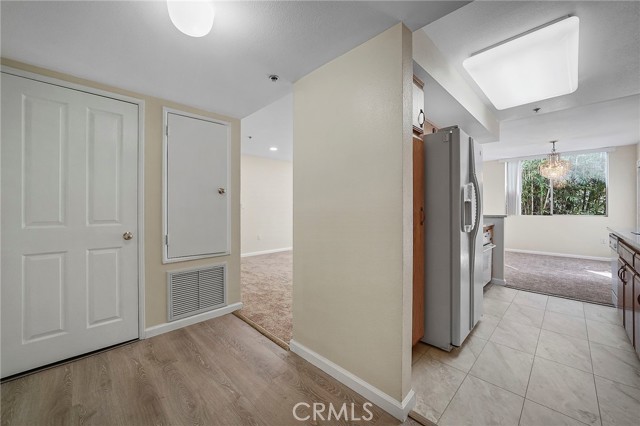 Detail Gallery Image 5 of 13 For 4501 Cedros Ave #218,  Sherman Oaks,  CA 91403 - 3 Beds | 3 Baths