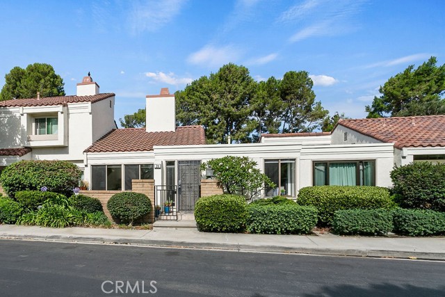 21 Morena, Irvine CA: https://media.crmls.org/medias/af73ef6b-a3ad-4339-a8df-55c4e3ef5189.jpg