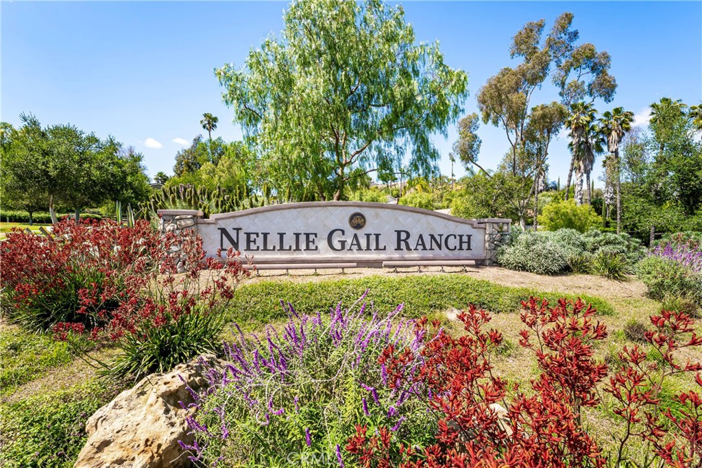 https://media.crmls.org/medias/af741ab8-1a7c-40b9-b3cf-c51f054f262f.jpg?preset=X-Large
