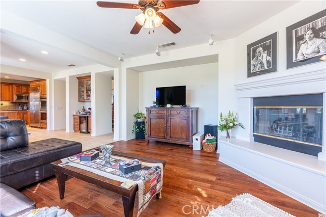 Detail Gallery Image 13 of 69 For 26815 Pine Cliff Pl, Valencia,  CA 91381 - 5 Beds | 4/1 Baths