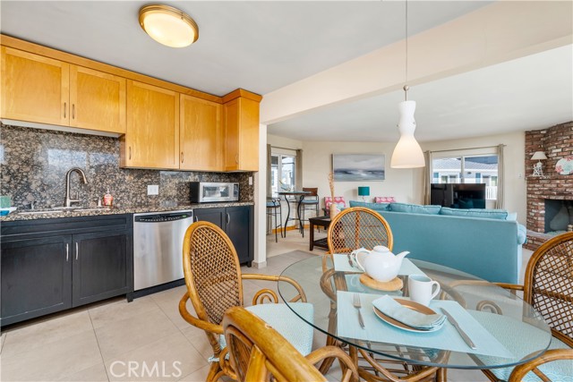Detail Gallery Image 10 of 27 For 3711 Channel Pl, Newport Beach,  CA 92663 - 2 Beds | 1/1 Baths