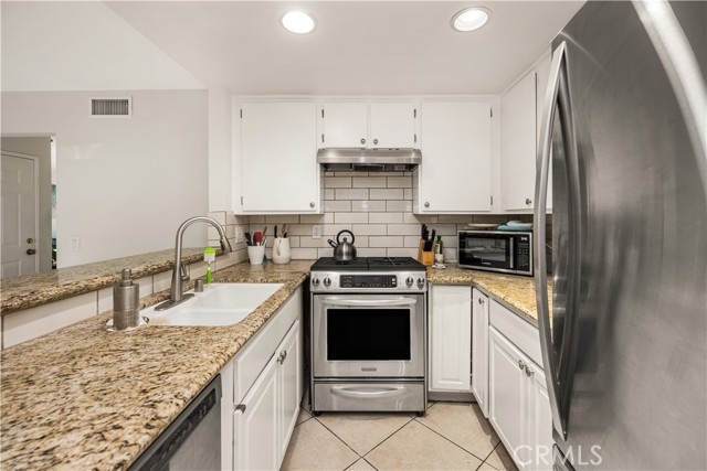 Detail Gallery Image 17 of 42 For 5573 E Vista Del Rio, Anaheim,  CA 92807 - 2 Beds | 2/1 Baths
