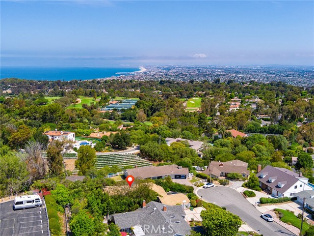 5046 Range Horse Lane, Rolling Hills Estates CA: https://media.crmls.org/medias/af75a33e-e9b3-46aa-ab07-0a6afdbfc16e.jpg