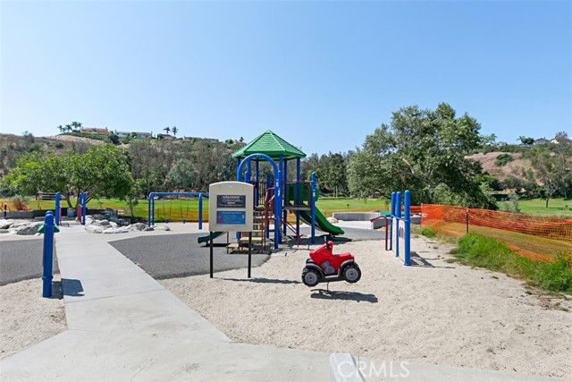 Detail Gallery Image 49 of 56 For 22 Rue Du Chateau, Aliso Viejo,  CA 92656 - 3 Beds | 2/1 Baths