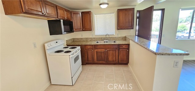 Detail Gallery Image 2 of 7 For 4211 Mountain Dr #3,  San Bernardino,  CA 92407 - 2 Beds | 1 Baths