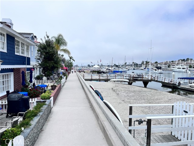 Detail Gallery Image 22 of 37 For 620 Avocado Ave, Corona Del Mar,  CA 92625 - 2 Beds | 2/1 Baths