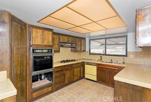 Detail Gallery Image 7 of 45 For 15490 Mondamon, Apple Valley,  CA 92307 - 4 Beds | 2 Baths