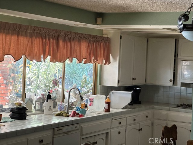 17712 Nearbank Drive, Rowland Heights CA: https://media.crmls.org/medias/af799ac7-d16f-4b61-8cd6-5efdb7cb1aaf.jpg