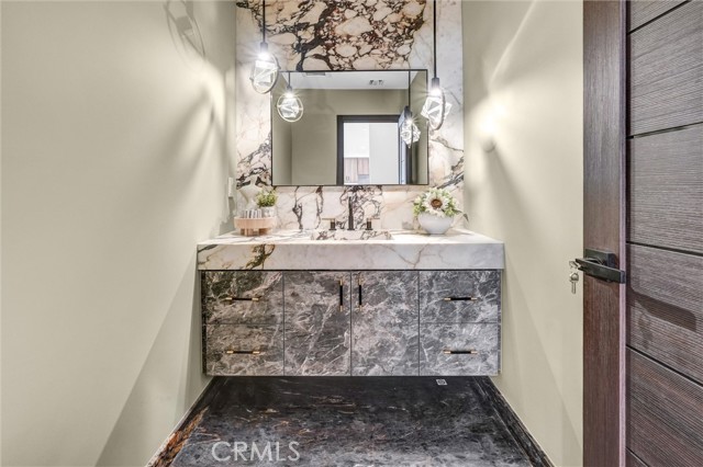 6847 Katherine, Van Nuys CA: https://media.crmls.org/medias/af79dfd0-b3ac-4bc9-8552-32412f42860a.jpg