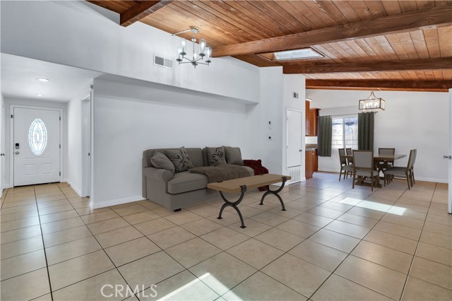 Detail Gallery Image 4 of 37 For 14121 Remington St, Arleta,  CA 91331 - 4 Beds | 2 Baths