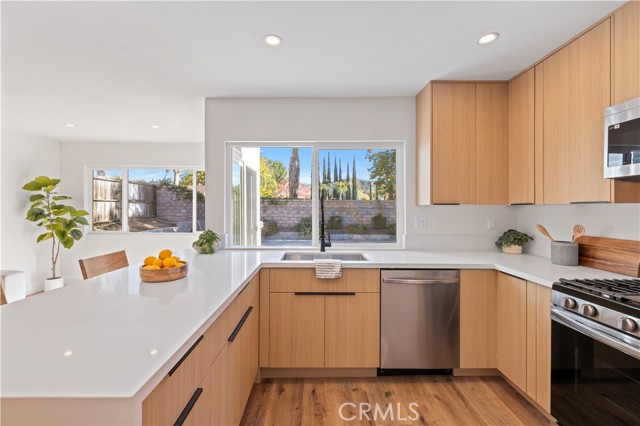 Detail Gallery Image 10 of 38 For 28218 Oaklar Dr, Saugus,  CA 91350 - 4 Beds | 3 Baths