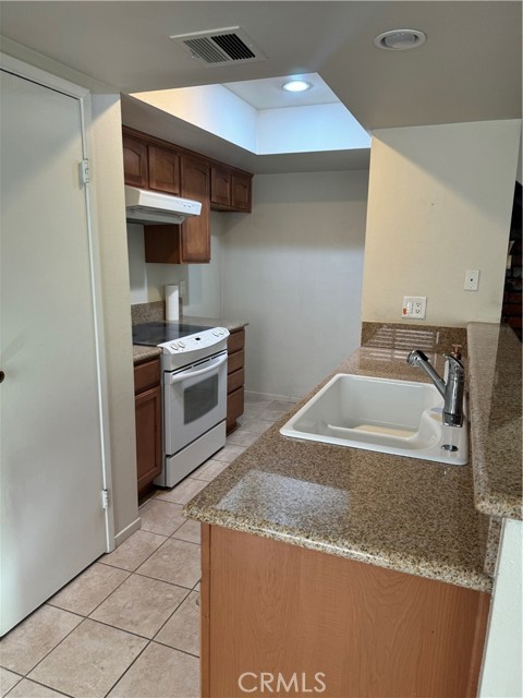 Detail Gallery Image 10 of 20 For 1301 W 8th St #2,  Upland,  CA 91786 - 2 Beds | 1 Baths