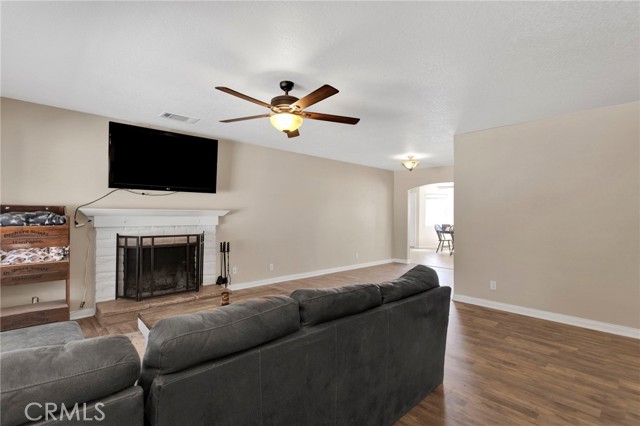 Detail Gallery Image 11 of 57 For 16783 Mission, Hesperia,  CA 92345 - 4 Beds | 3 Baths