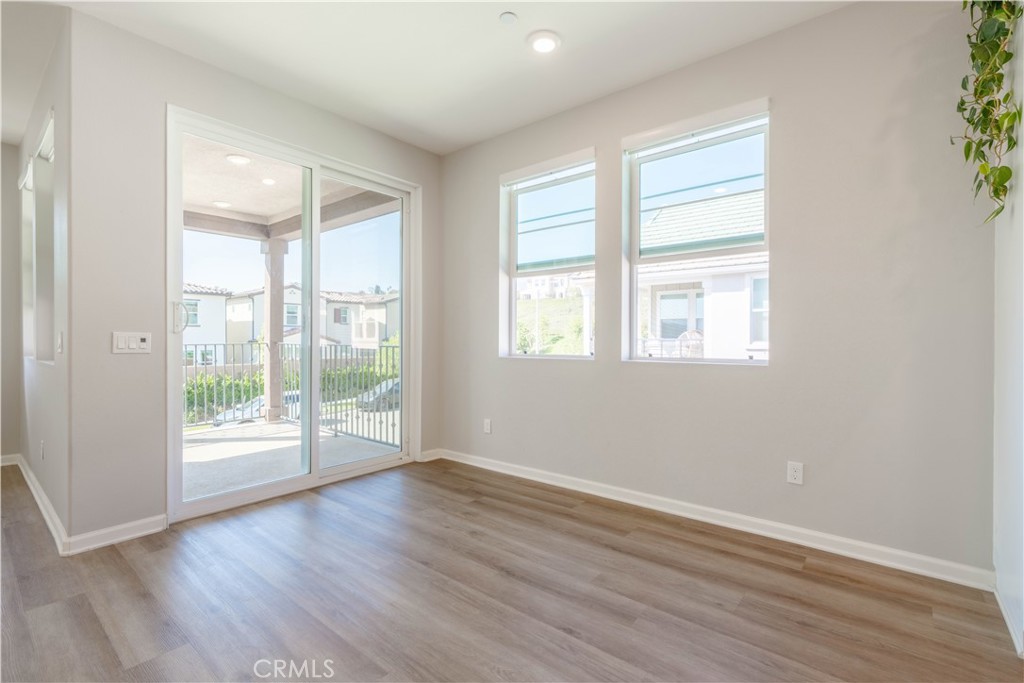 https://media.crmls.org/medias/af7c54f3-ff1f-4c85-853a-8d8b2502413d.jpg?preset=X-Large