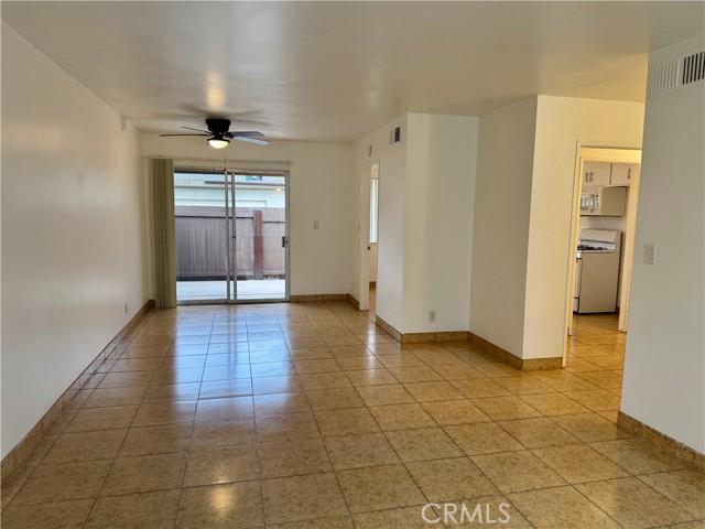 Detail Gallery Image 4 of 18 For 1682 W Cindy Ln #B,  Anaheim,  CA 92802 - 2 Beds | 2 Baths