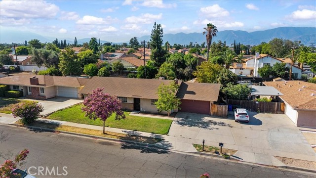 878 E Holly Street, Rialto CA: https://media.crmls.org/medias/af7d541a-7354-4216-8735-7c0e067a1f33.jpg