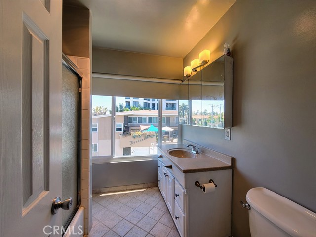 Detail Gallery Image 19 of 25 For 1250 E. Ocean Blvd. #301,  Long Beach,  CA 90802 - 2 Beds | 1 Baths