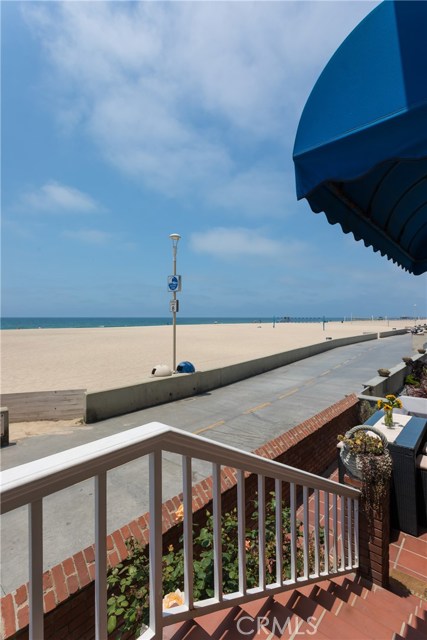 2654 The Strand, Hermosa Beach, California 90254, 3 Bedrooms Bedrooms, ,4 BathroomsBathrooms,Residential,Sold,The Strand,OC17238177