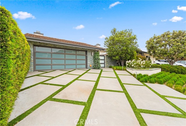 9 Jasmine Creek Dr, Corona del Mar CA: https://media.crmls.org/medias/af7dec55-e640-4a61-8bce-2f181084fad2.jpg